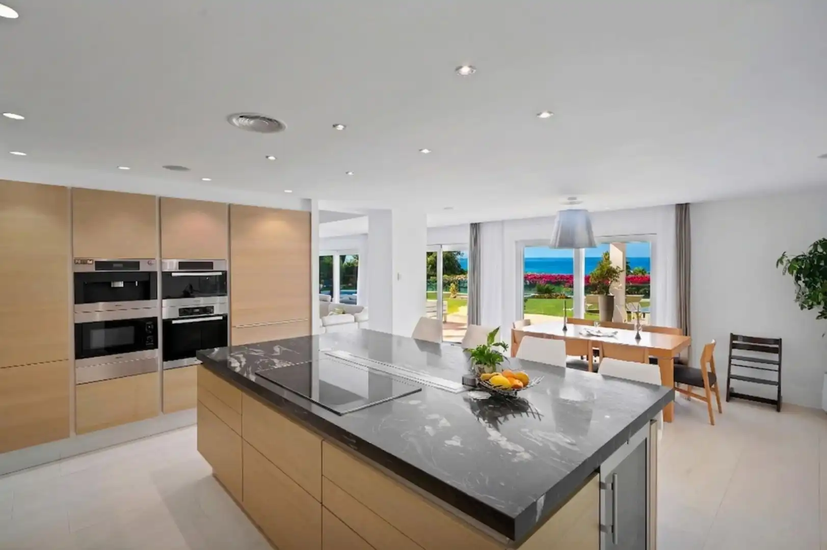 Cocina de Casa o chalet en venta en Marbella con Calefacción, Jardín privado y Terraza