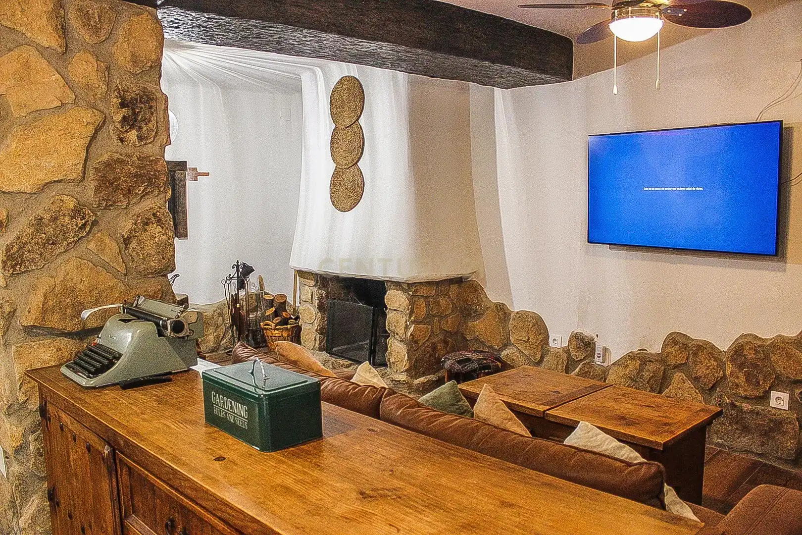 Sala d'estar de Casa o xalet en venda en Casas de Don Pedro amb Traster i Piscina