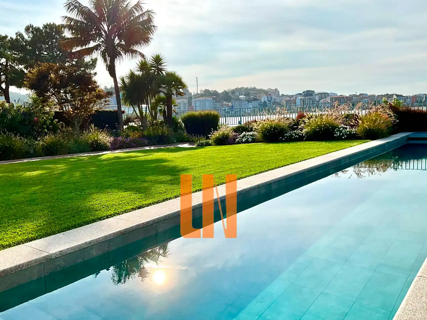 Piscina de Casa o xalet en venda en O Grove   amb Aire condicionat, Calefacció i Jardí privat
