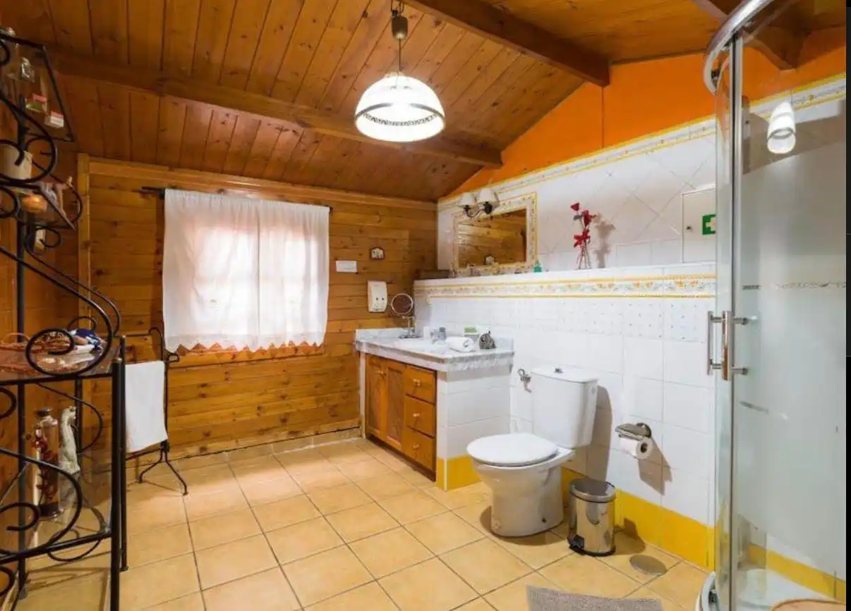 Bathroom of Country homes for sale in Gáldar  with Air Conditioner, Private garden and Parquet flooring