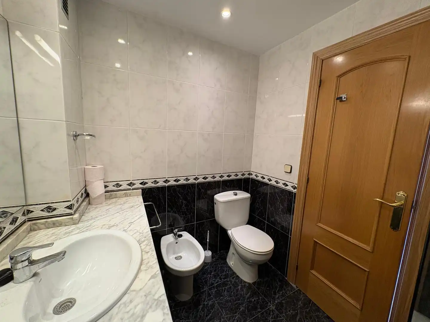 Bathroom of Flat for rent in Barcelona  with Balcony