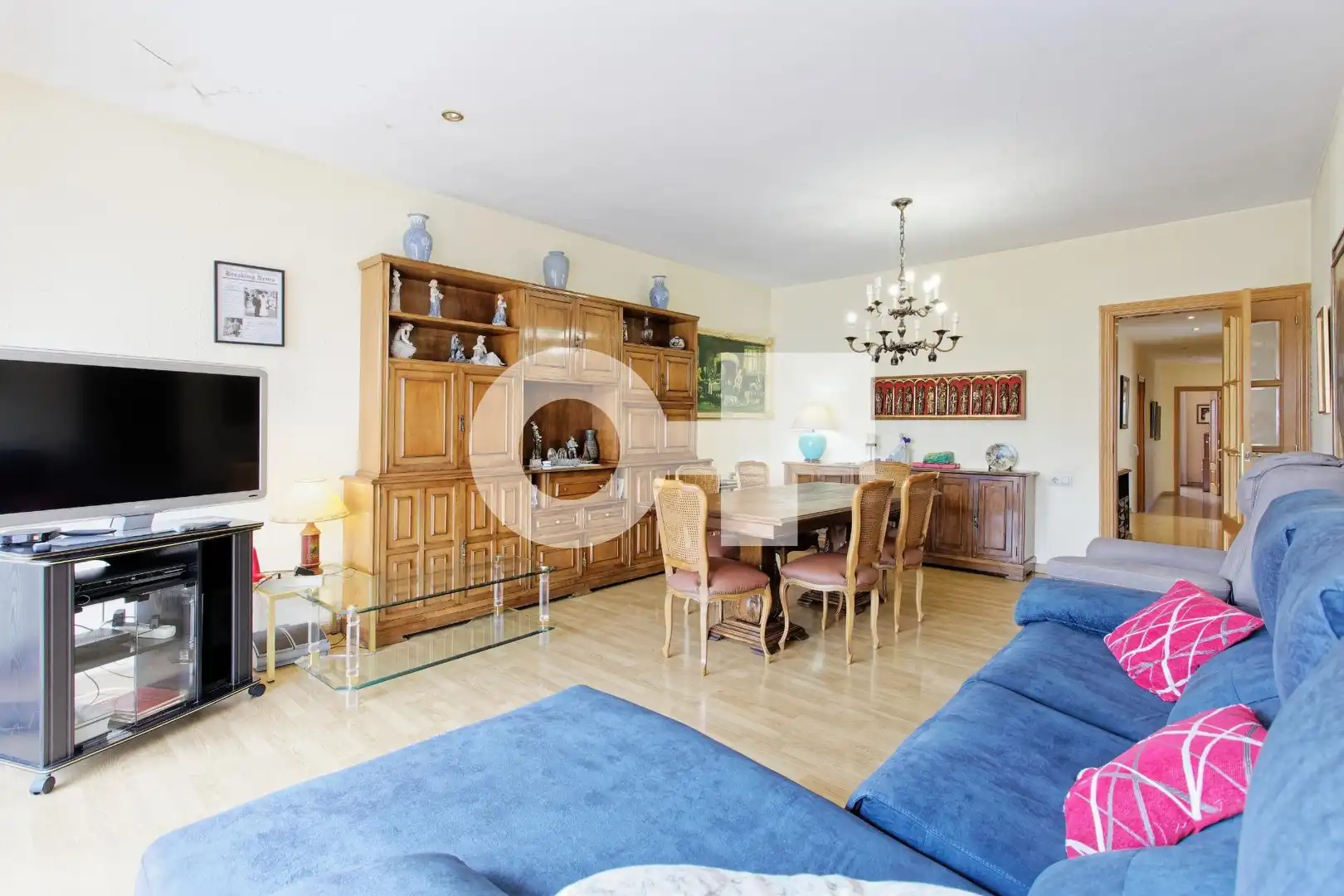 Sala de estar de Piso en venta en Cornellà de Llobregat con Aire acondicionado, Calefacción y Parquet