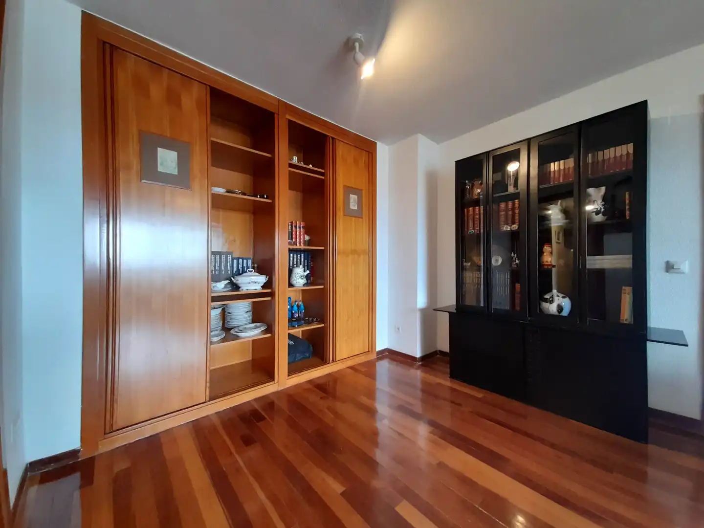 Living room of Flat for rent in Madrid  with Heating, Parquet flooring and Terrace