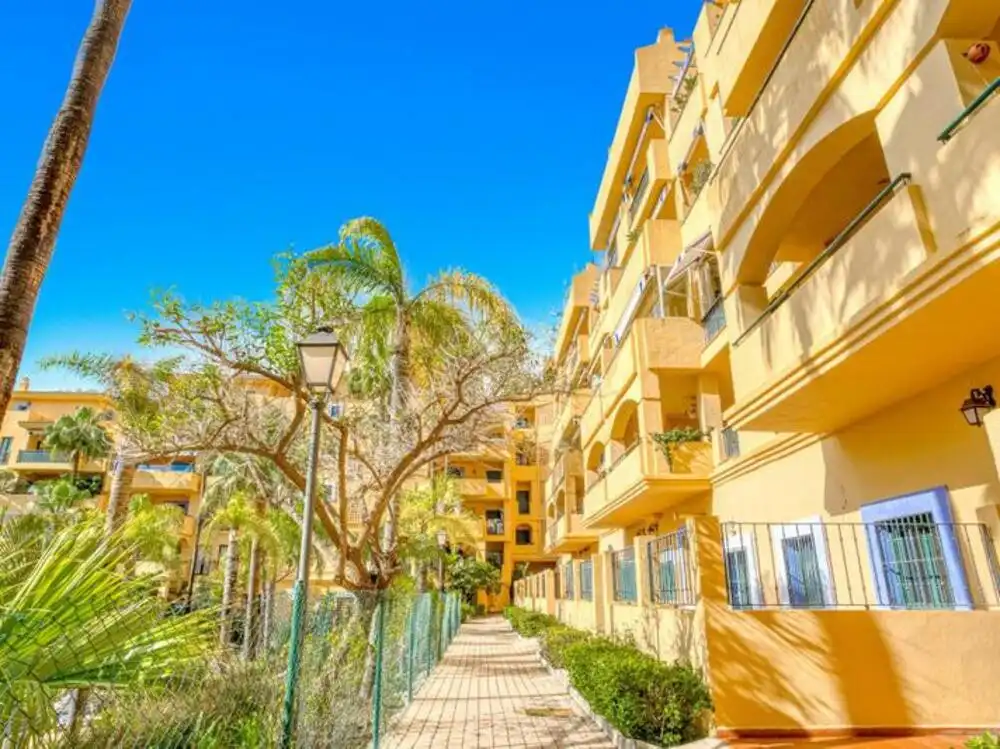 Vista exterior de Apartament en venda en Marbella amb Aire condicionat, Terrassa i Traster