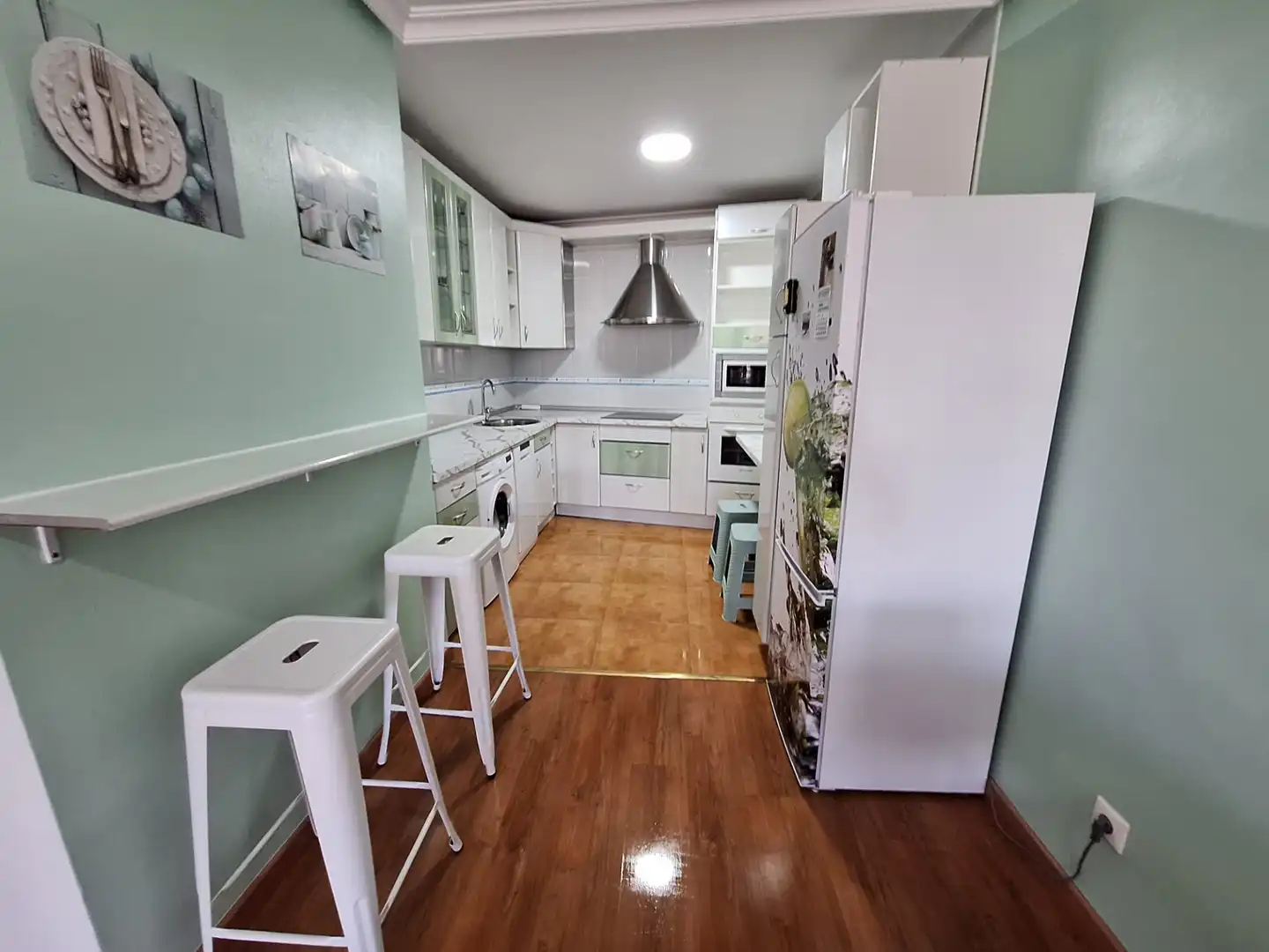 Kitchen of Flat for share in León Capital   with Heating, Parquet flooring and Storage room