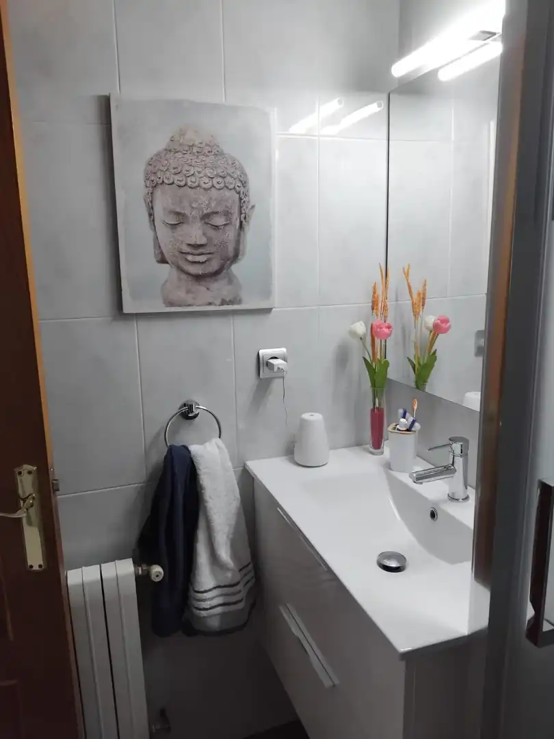 Bathroom of Flat for sale in Figueres  with Air Conditioner, Heating and Terrace