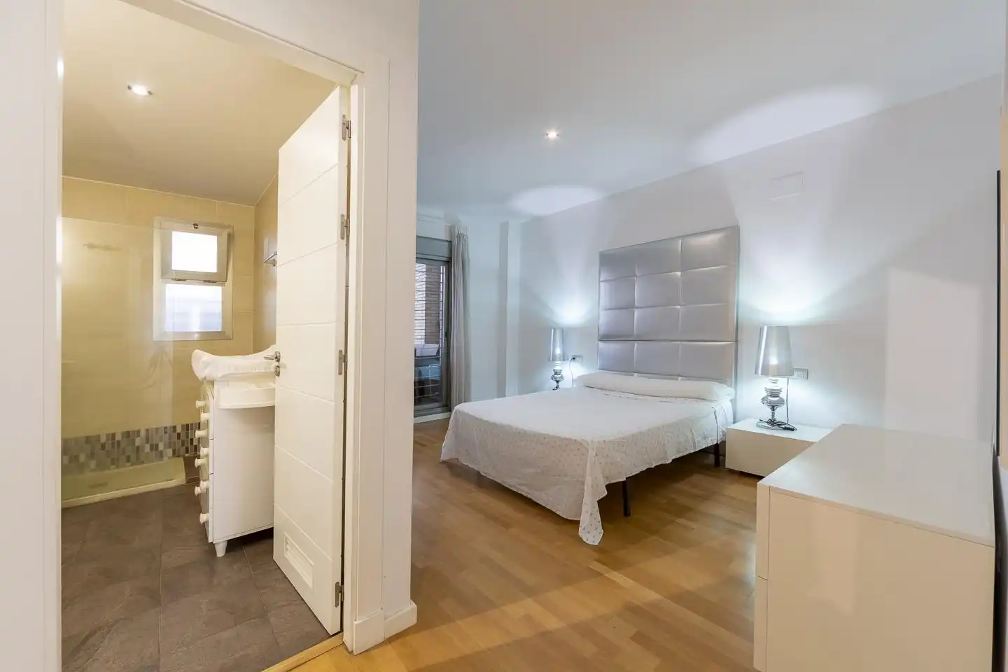 Habitación de Planta baja en venta en Almería con Aire acondicionado, Terraza y Trastero