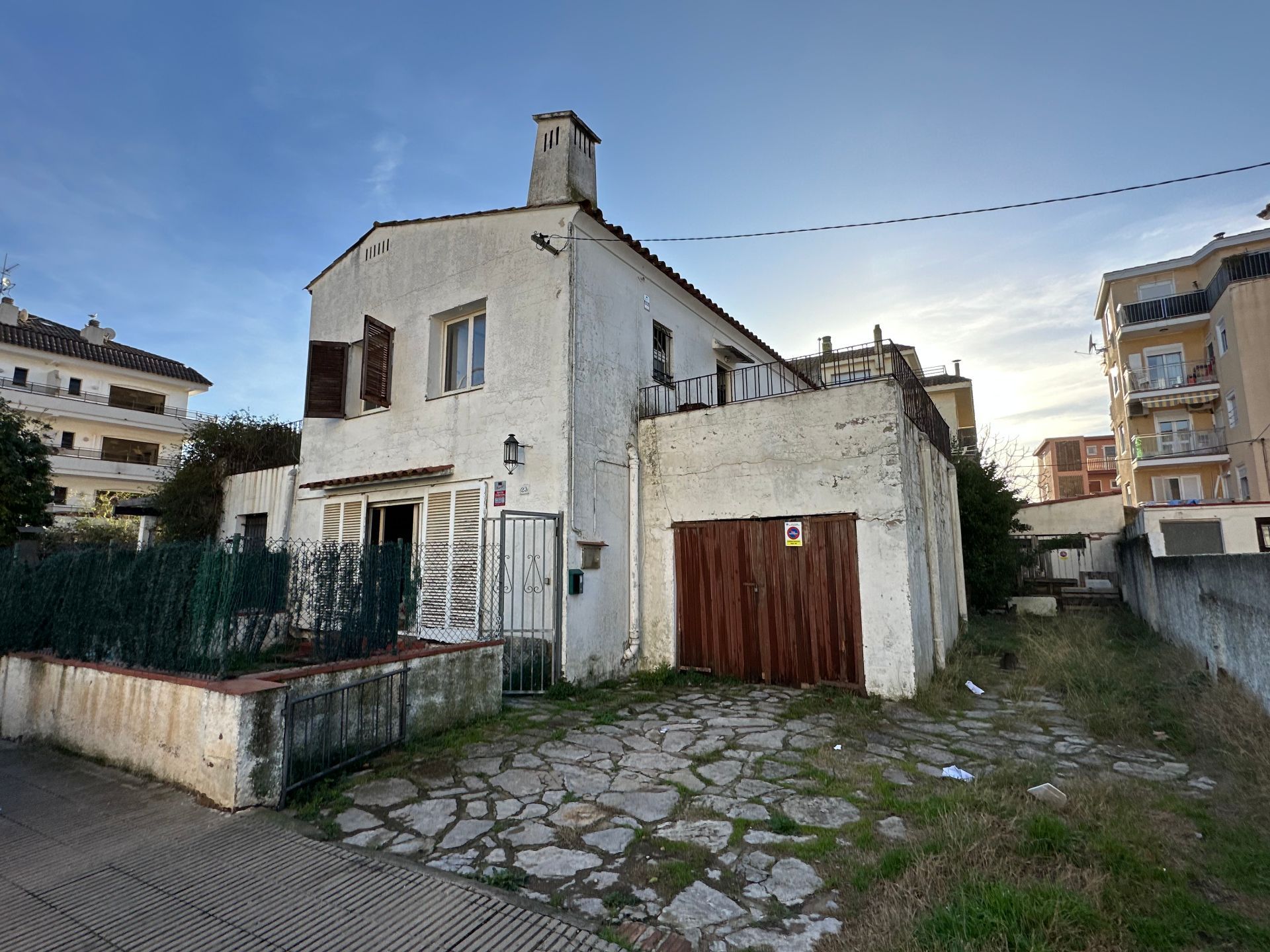 Vista exterior de Casa adosada en venda en L'Estartit amb Terrassa