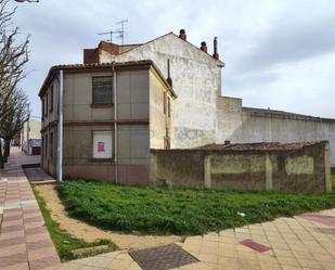 Casa o xalet en venda en León Capital  amb Jardí privat i Traster