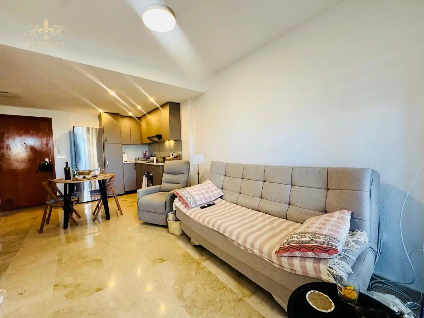 Sala de estar de Piso de alquiler en L'Alfàs del Pi con Aire acondicionado, Terraza y Piscina
