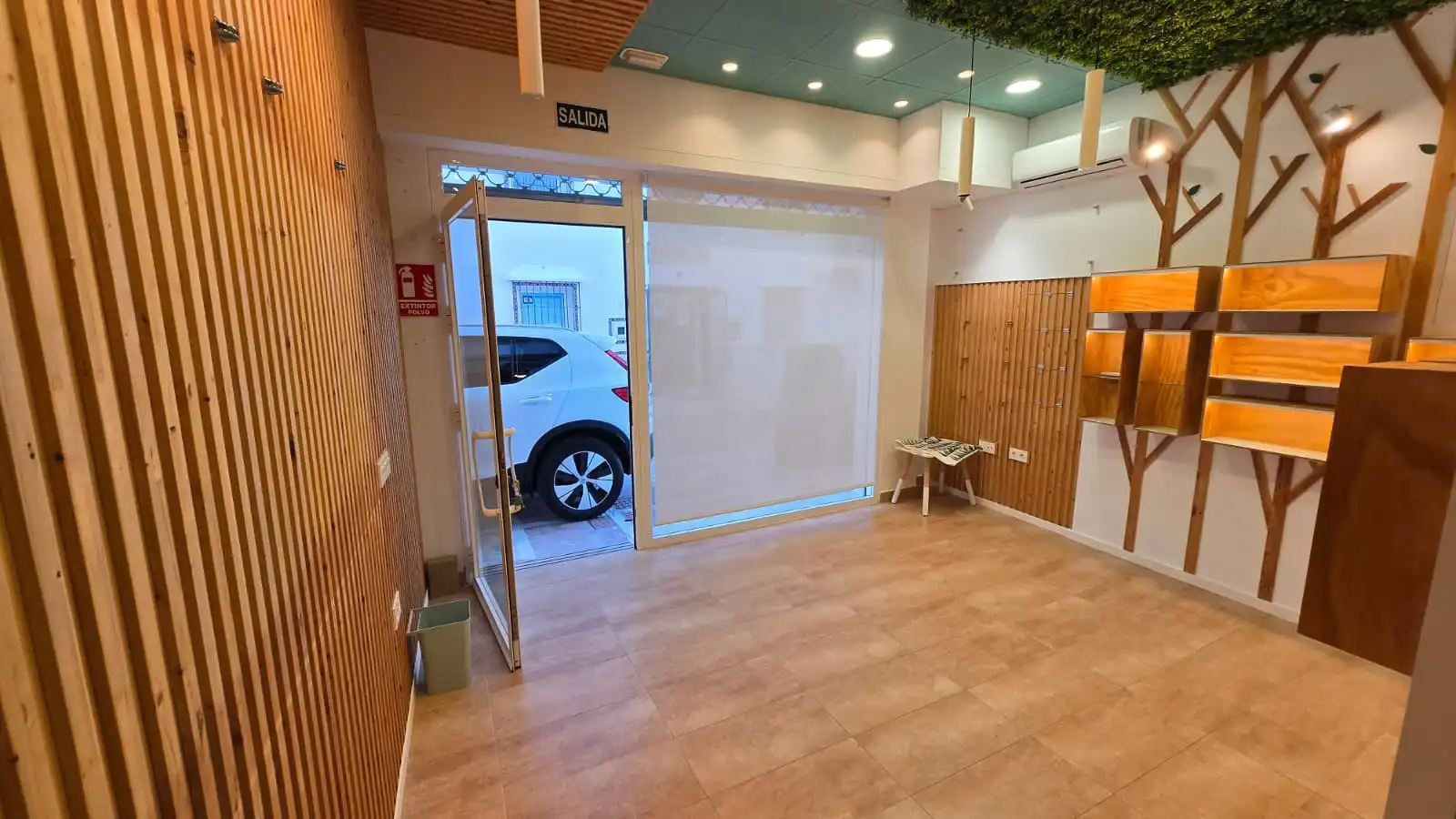 Commercial properties for sale in Alhaurín de la Torre  with Air Conditioner and Furnished