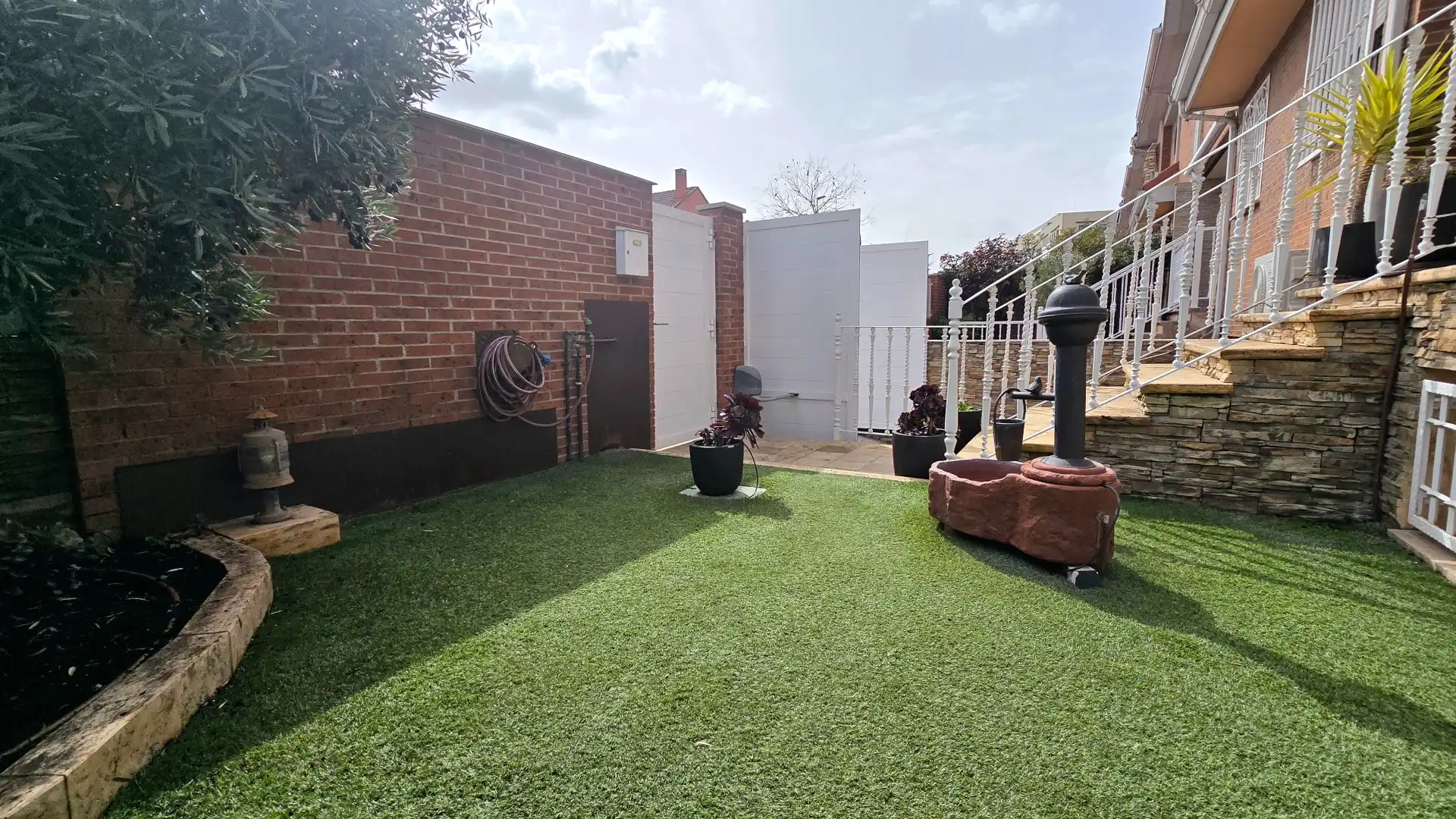 Jardín de Casa adosada en venta en Alcalá de Henares con Aire acondicionado, Calefacción y Jardín privado