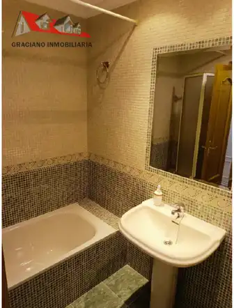 Baño de Piso de alquiler en Albacete con Calefacción, Terraza y Amueblado