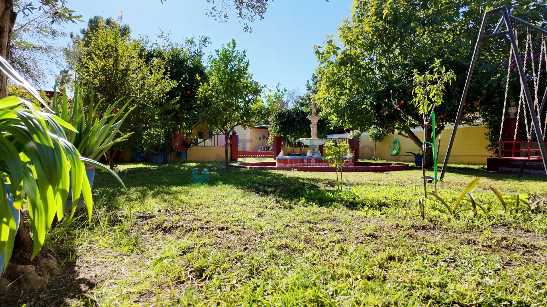 Jardí de Casa o xalet en venda en Alcalá de Guadaira amb Aire condicionat, Jardí privat i Piscina