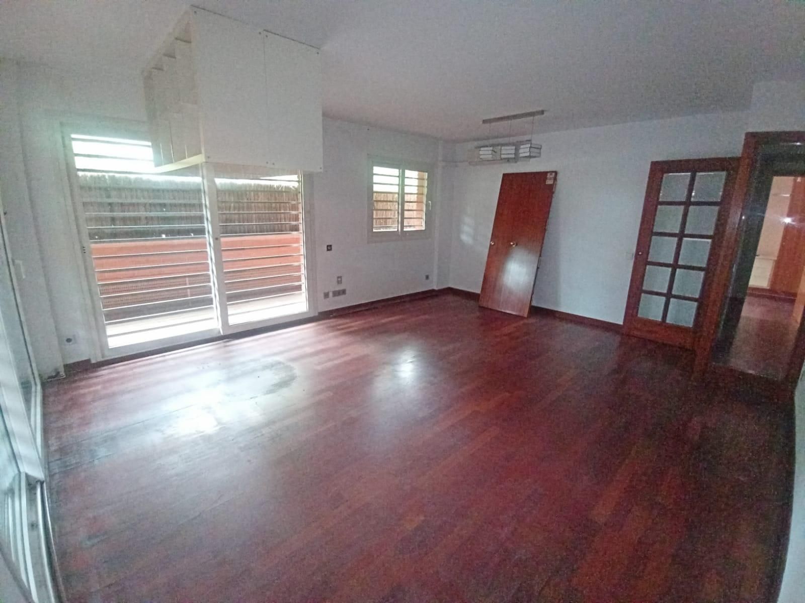 Planta baja for sale in Sant Cugat del Vallès  with Heating, Private garden and Parquet flooring