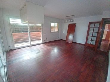 Baixos amb balcó en venda a Parc Central
