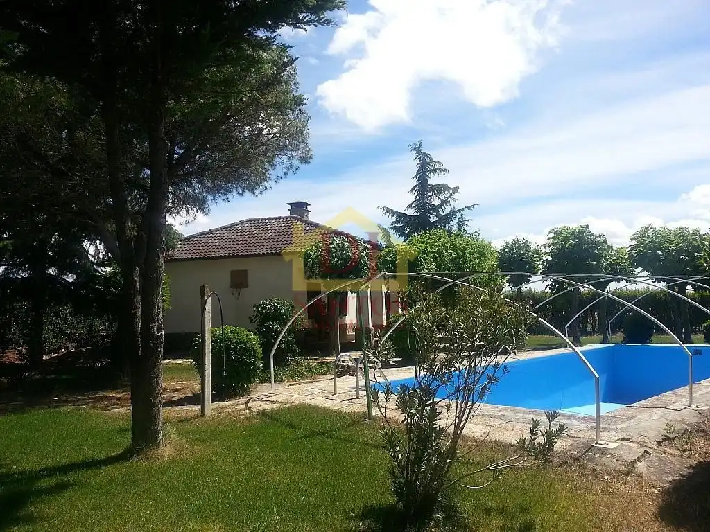 Residencial en venta en Calle Ur-3, Parada de Arriba
