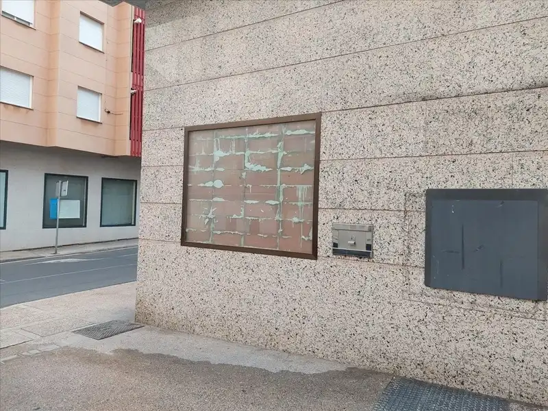 Vista exterior de Local en venta en Plasencia