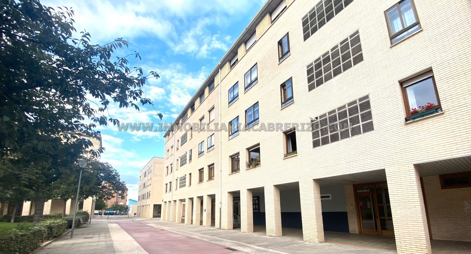 Vista exterior de Pis en venda en Beriáin amb Calefacció, Parquet i Forn