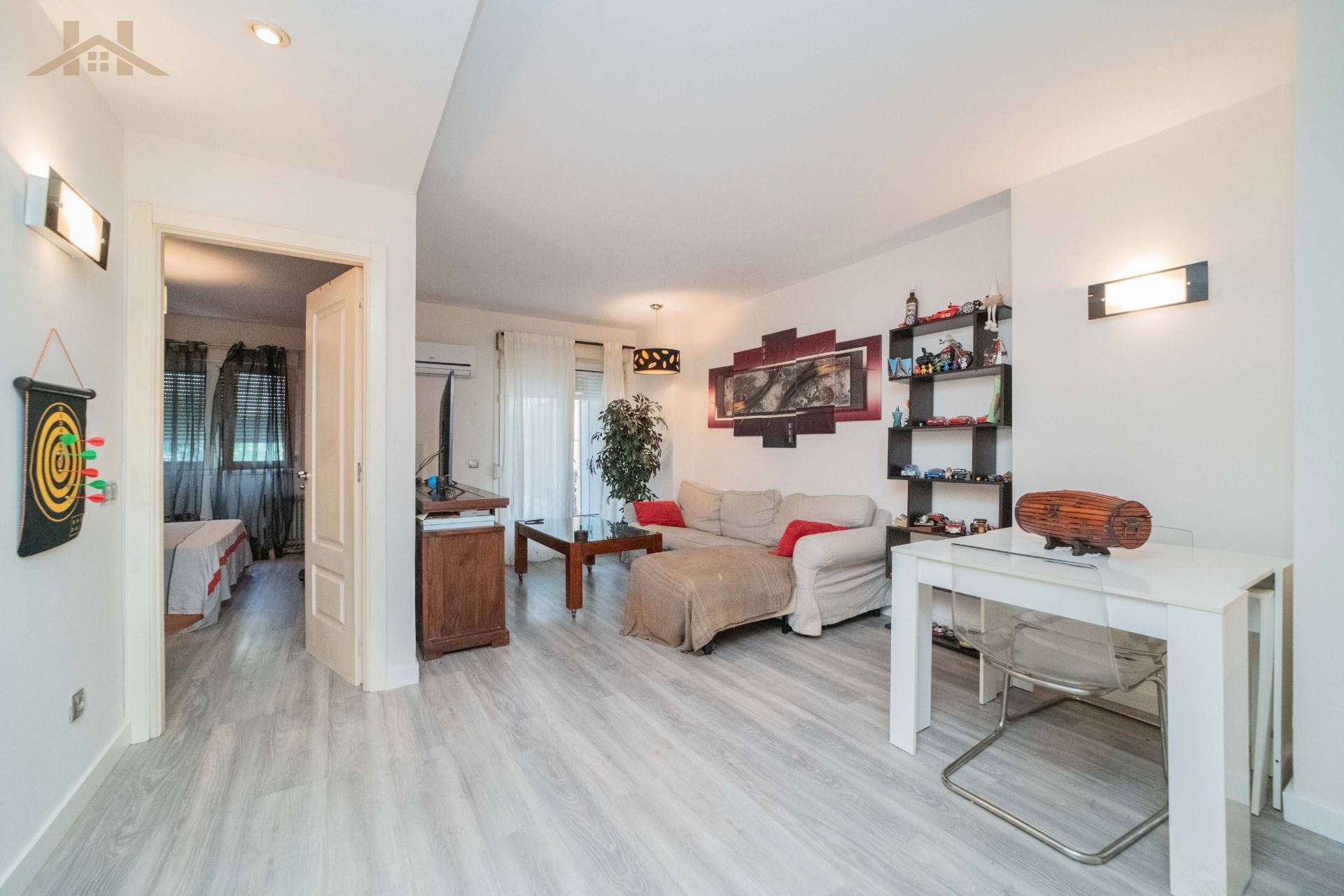 Living room of Flat for sale in Villaviciosa de Odón  with Air Conditioner, Private garden and Community pool