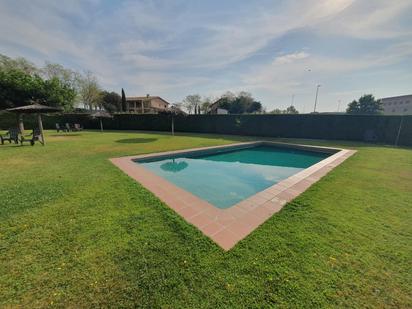 Piscina de Pis en venda en Vic amb Piscina