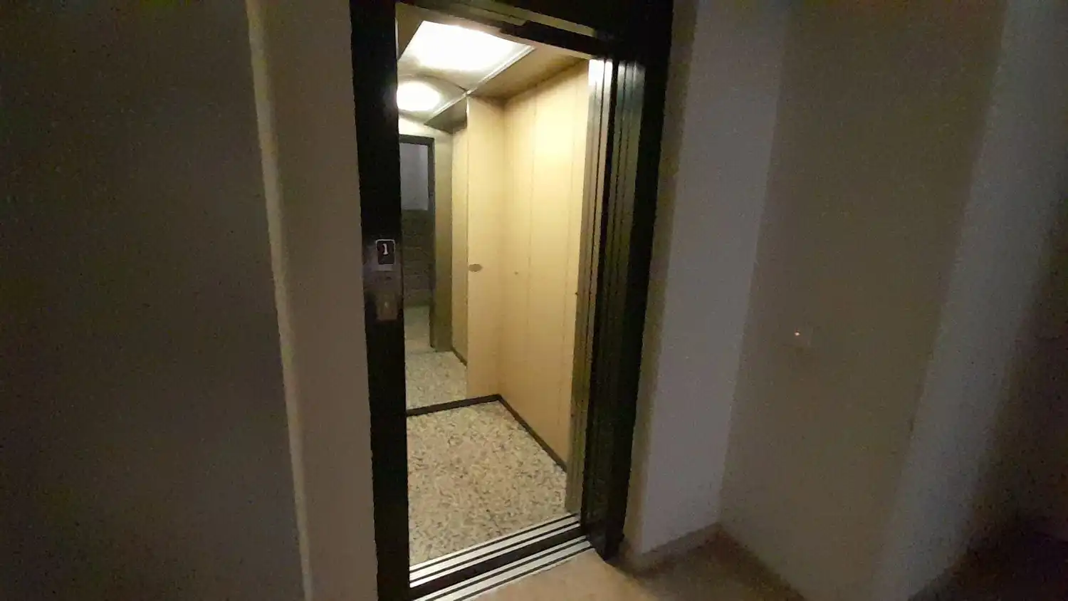 Wohnung zum Verkauf in Málaga mit Klimaanlage, Privatgarten und Terrasse