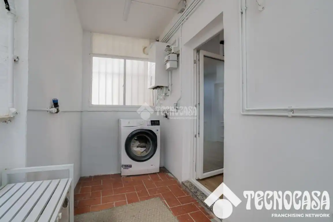 Bedroom of Flat for sale in Santa Coloma de Gramenet  with Air Conditioner, Heating and Parquet flooring