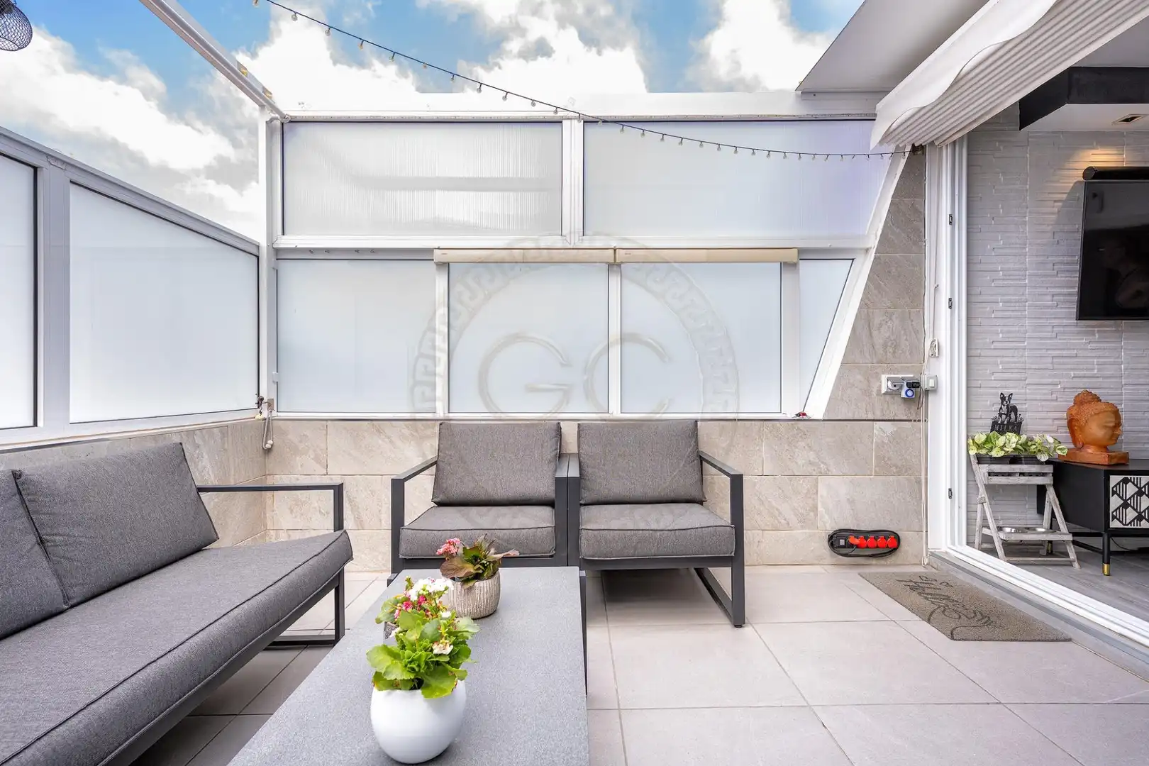 Terrasse von Einfamilien-Reihenhaus zum Verkauf in San Bartolomé de Tirajana mit Klimaanlage, Privatgarten und Terrasse