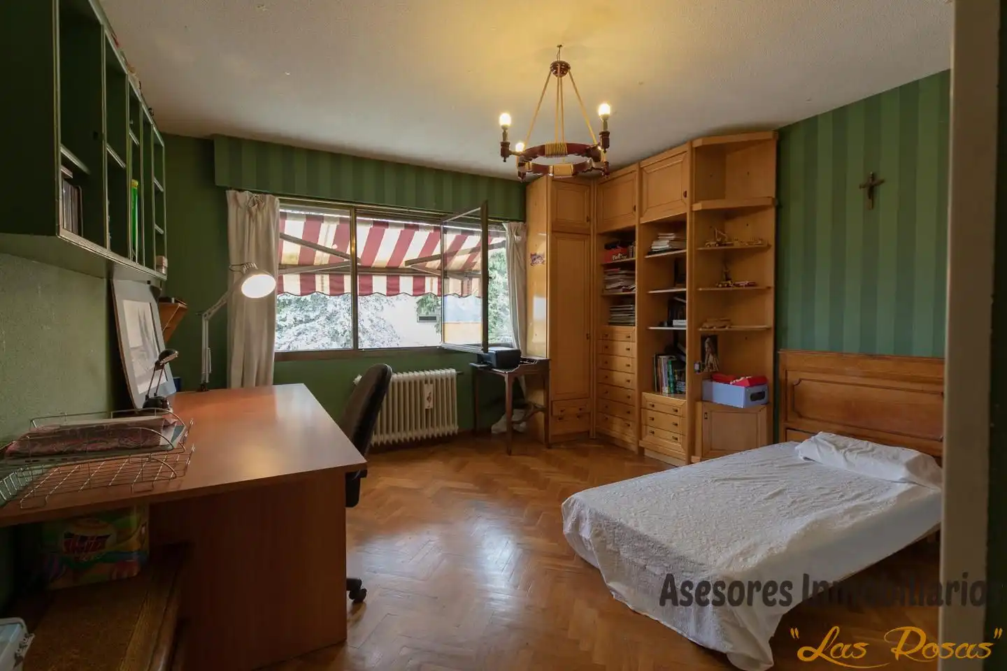 Schlafzimmer von Einfamilien-Reihenhaus zum Verkauf in Madrid mit Klimaanlage, Heizung und Privatgarten