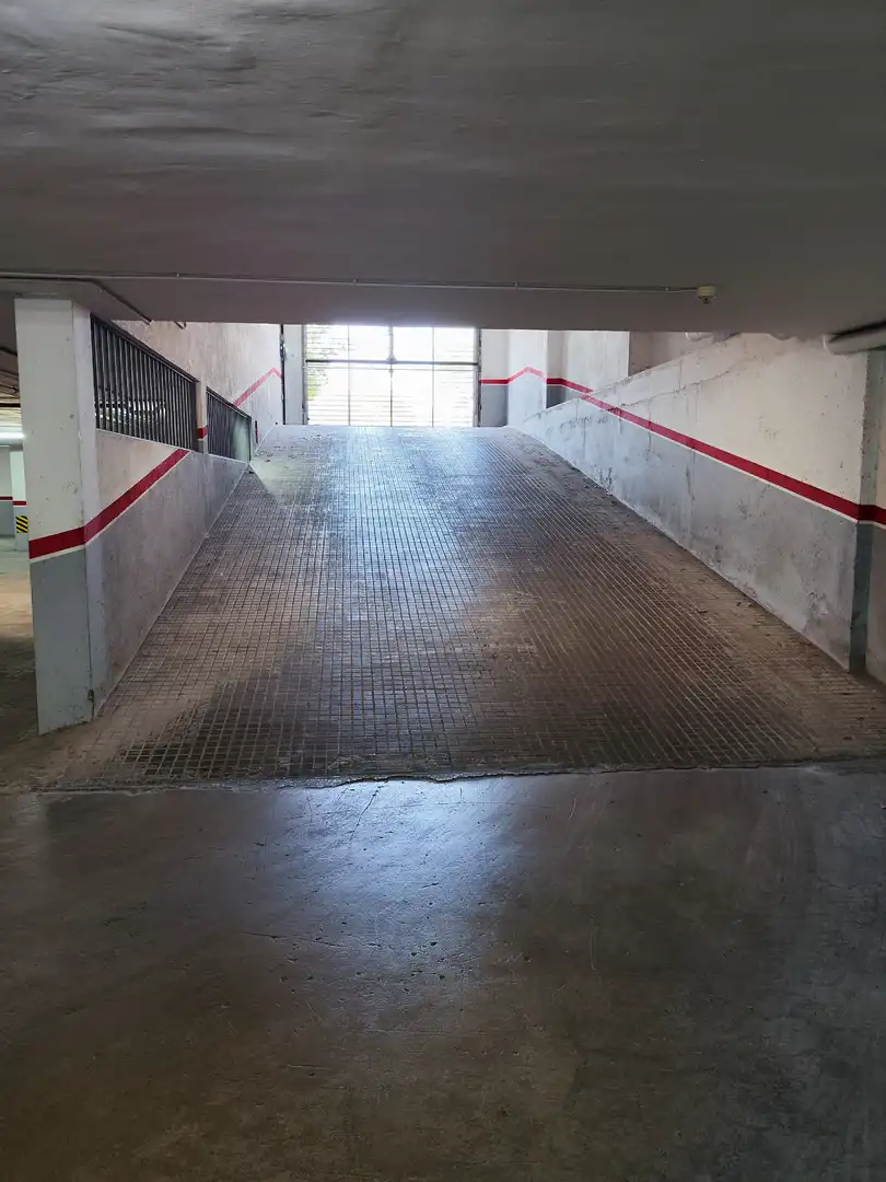 Garaje de alquiler en Passeig de Miramar, 146, Barri Marítim