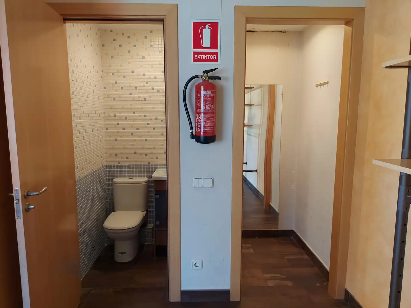 Bany de Local de lloguer en Ripoll amb Aire condicionat i Internet