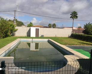 Piscina de Casa o xalet en venda en Dos Hermanas amb Aire condicionat, Jardí privat i Terrassa