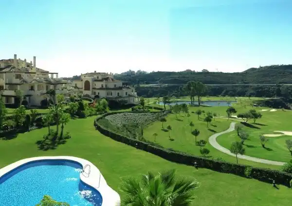 Apartamento con piscina en venta en Benahavís pueblo