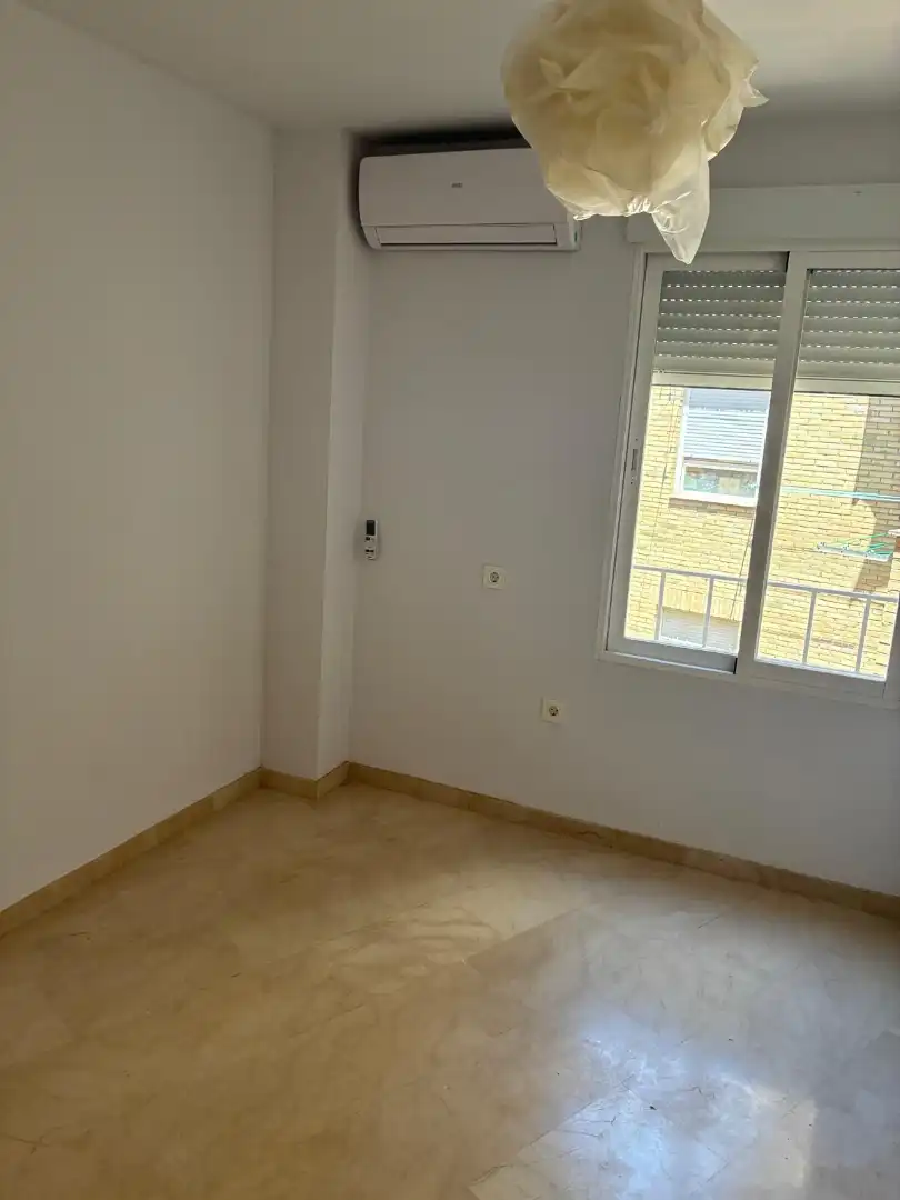 Dormitori de Apartament de lloguer en Granada amb Aire condicionat, Traster i Forn
