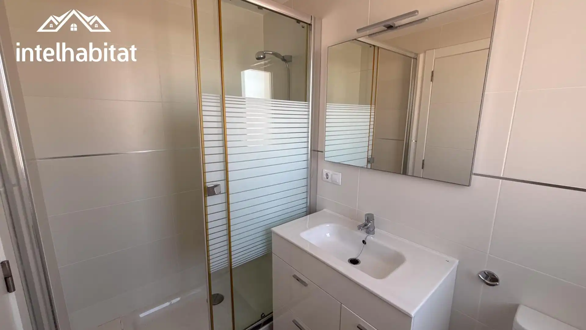 Badezimmer von Dachboden zur Miete in Valencia mit Klimaanlage, Terrasse und Abstellraum
