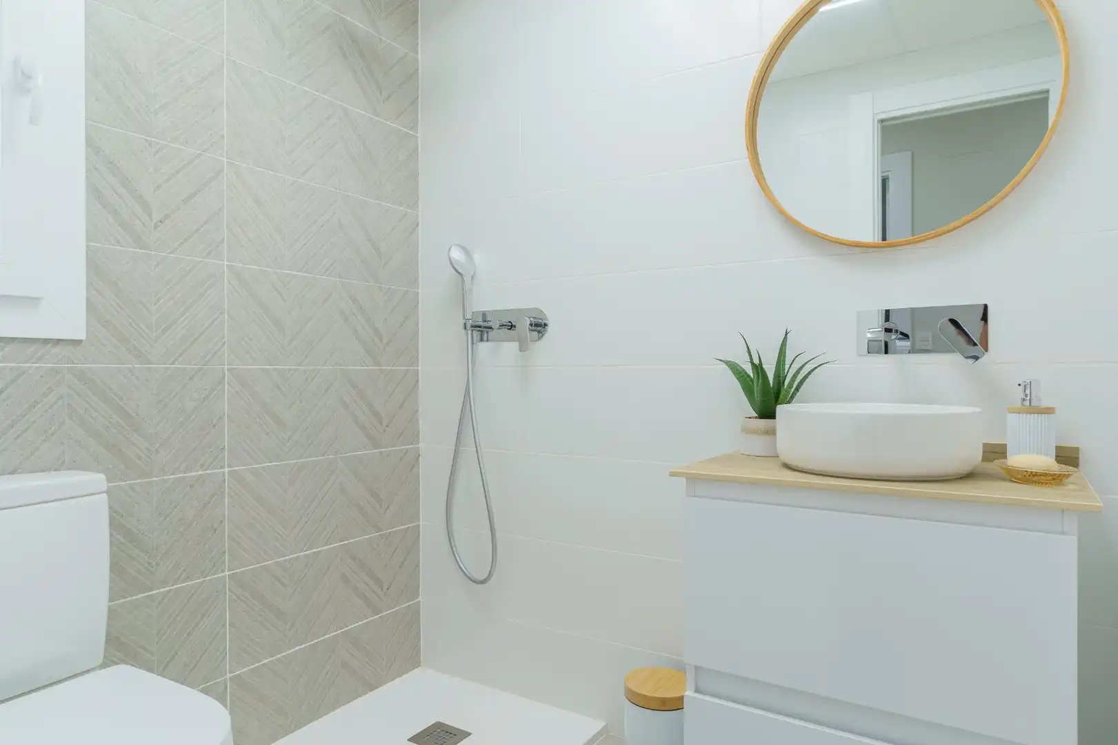 Baño de Piso de alquiler en Motril con Aire acondicionado, Terraza y Trastero