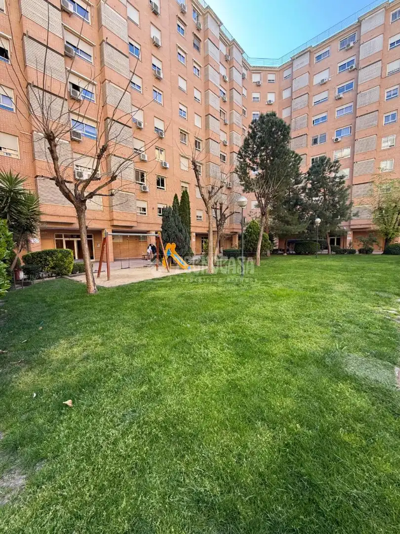 Vista exterior de Piso en venta en Madrid