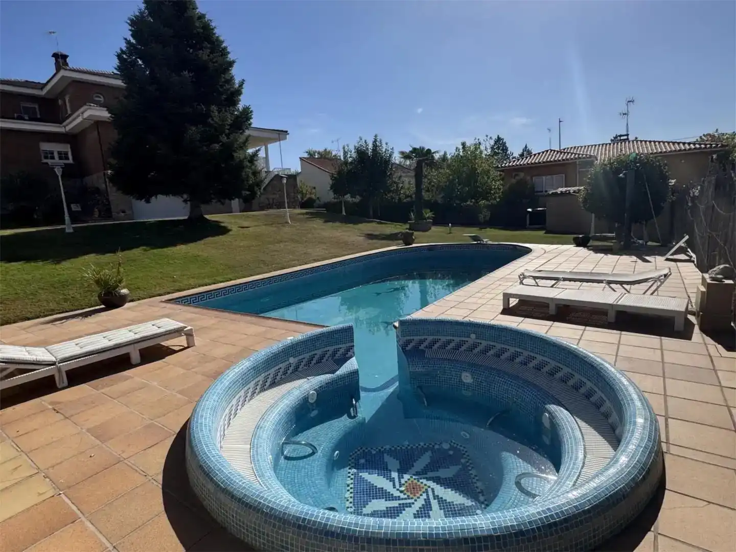 Piscina de Casa o chalet en venta en Móstoles con Aire acondicionado, Jardín privado y Trastero