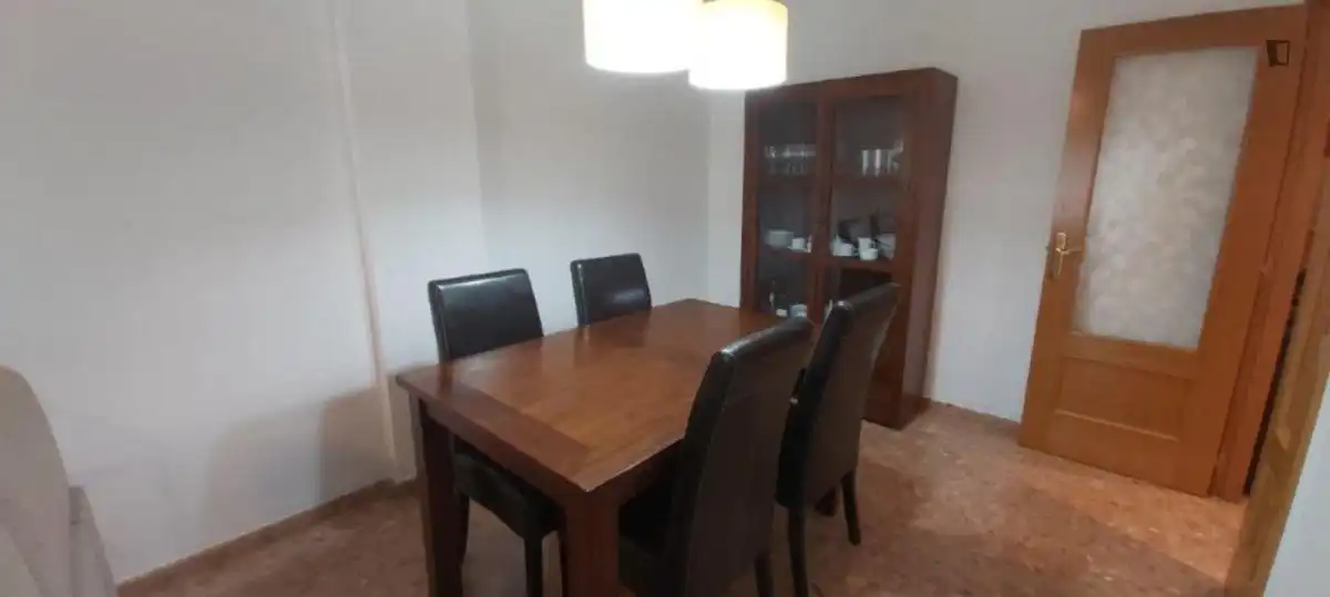 Menjador de Apartament per a compartir en Castellón de la Plana / Castelló de la Plana amb Aire condicionat, Moblat i Forn