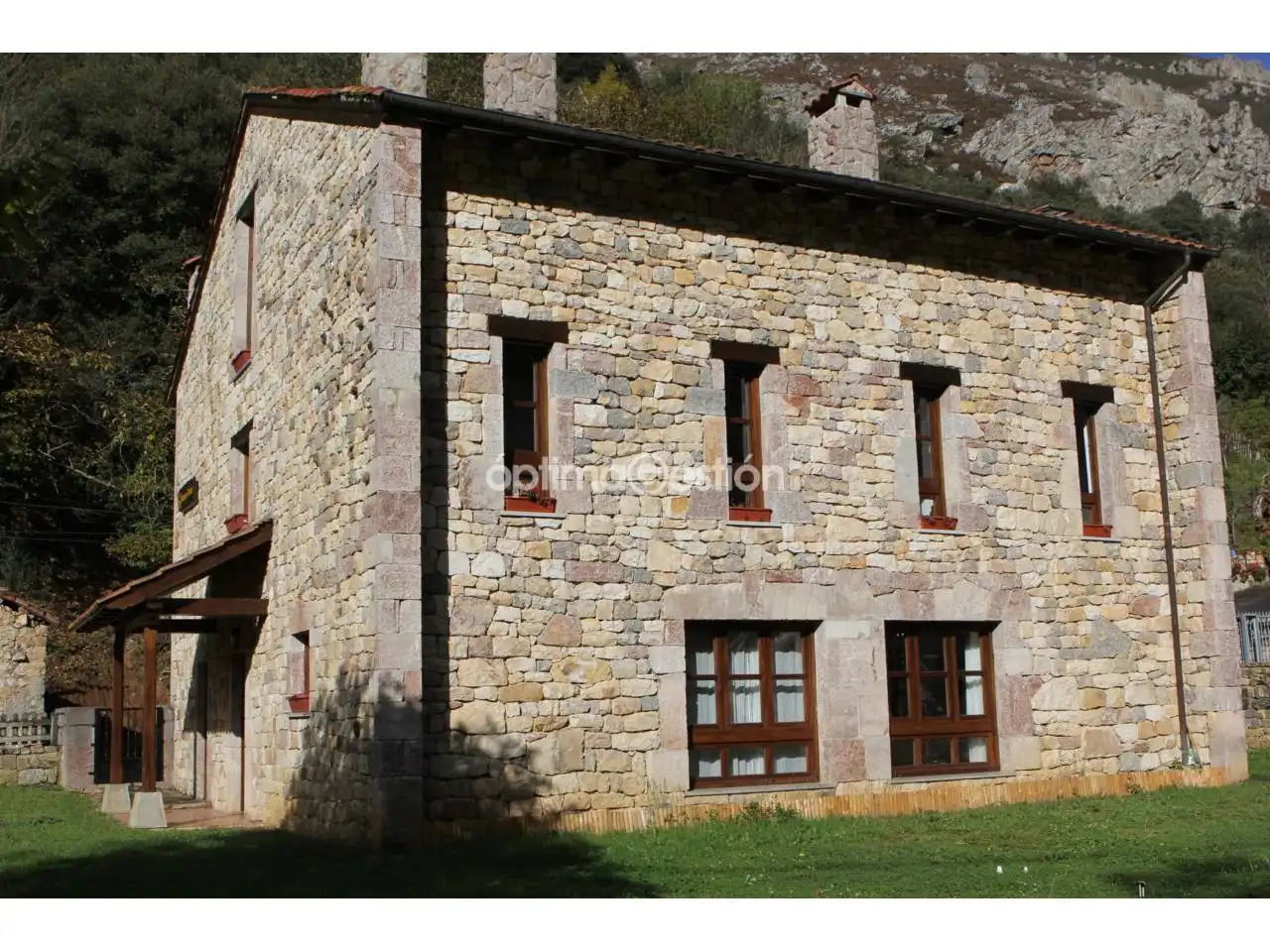 Vista exterior de Edifici en venda en Cabrales