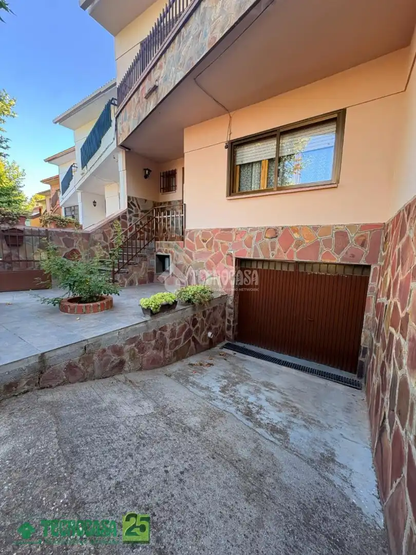 Casa adosada en venda a C. Real, Corral de Almaguer