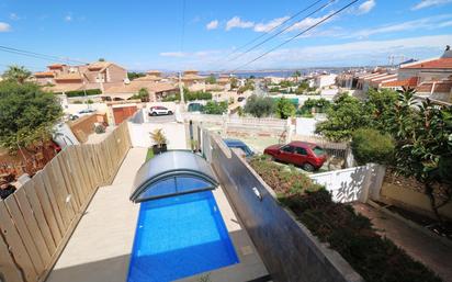 Schwimmbecken von Einfamilien-Reihenhaus zum verkauf in Torrevieja mit Klimaanlage, Terrasse und Schwimmbad