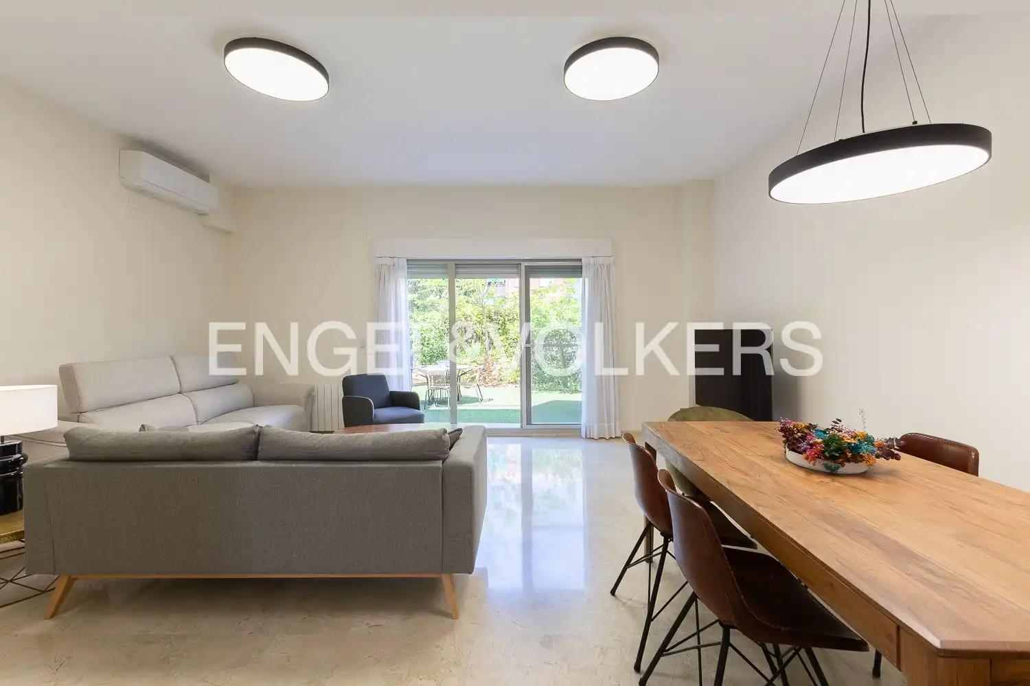 Sala de estar de Casa o chalet de alquiler en Rocafort con Aire acondicionado, Calefacción y Jardín privado