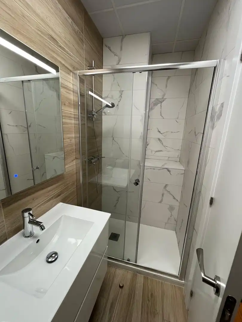 Badezimmer von Wohnung zur Miete in Alicante / Alacant mit Klimaanlage, Heizung und Terrasse