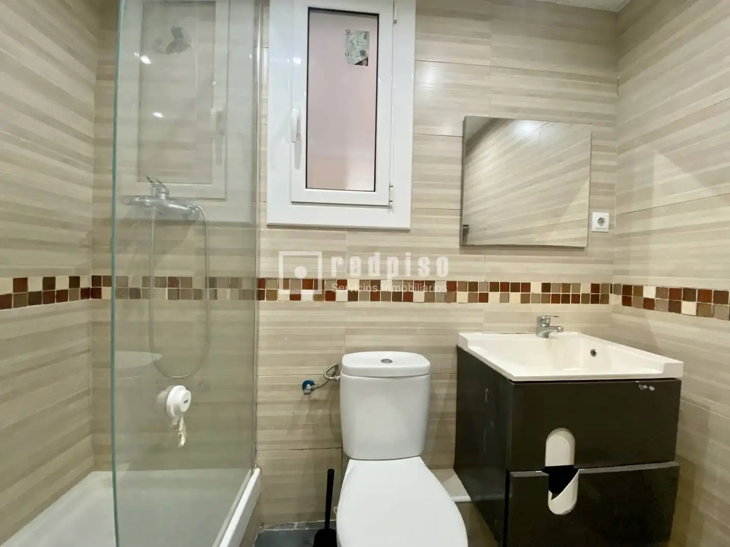 Bathroom of Flat for sale in Barcelona
