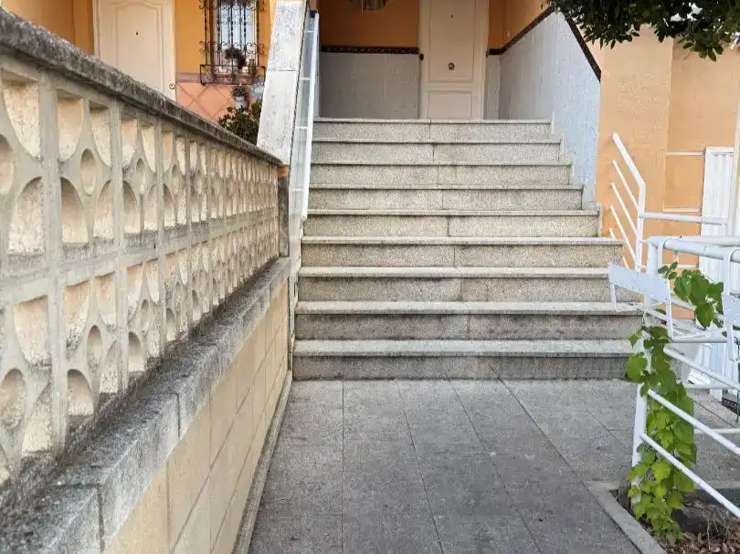 Casa adosada en venda en Cáceres amb Aire condicionat, Jardí privat i Traster