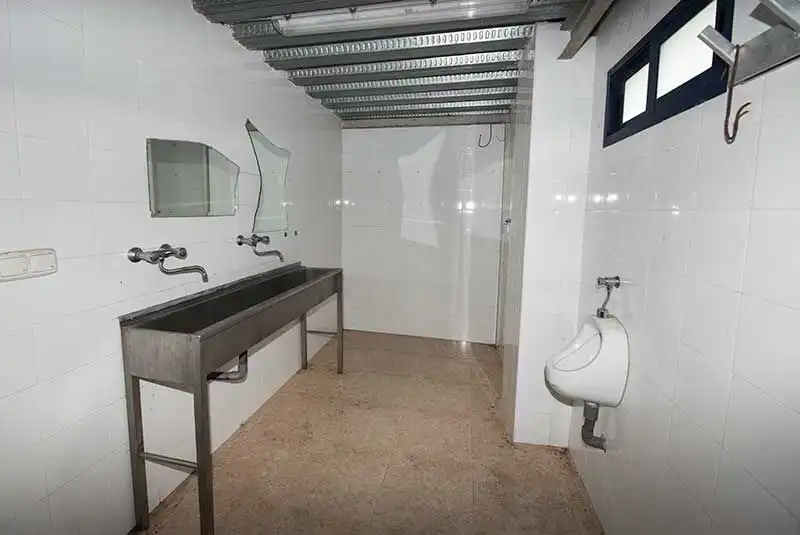 Badezimmer von Fabrikhallen zum Verkauf in Moraña mit Heizung