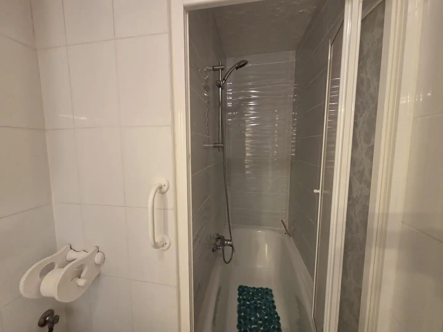 Bathroom of Apartments for rent in Los Alcázares  with Air Conditioner, Heating and Storage room
