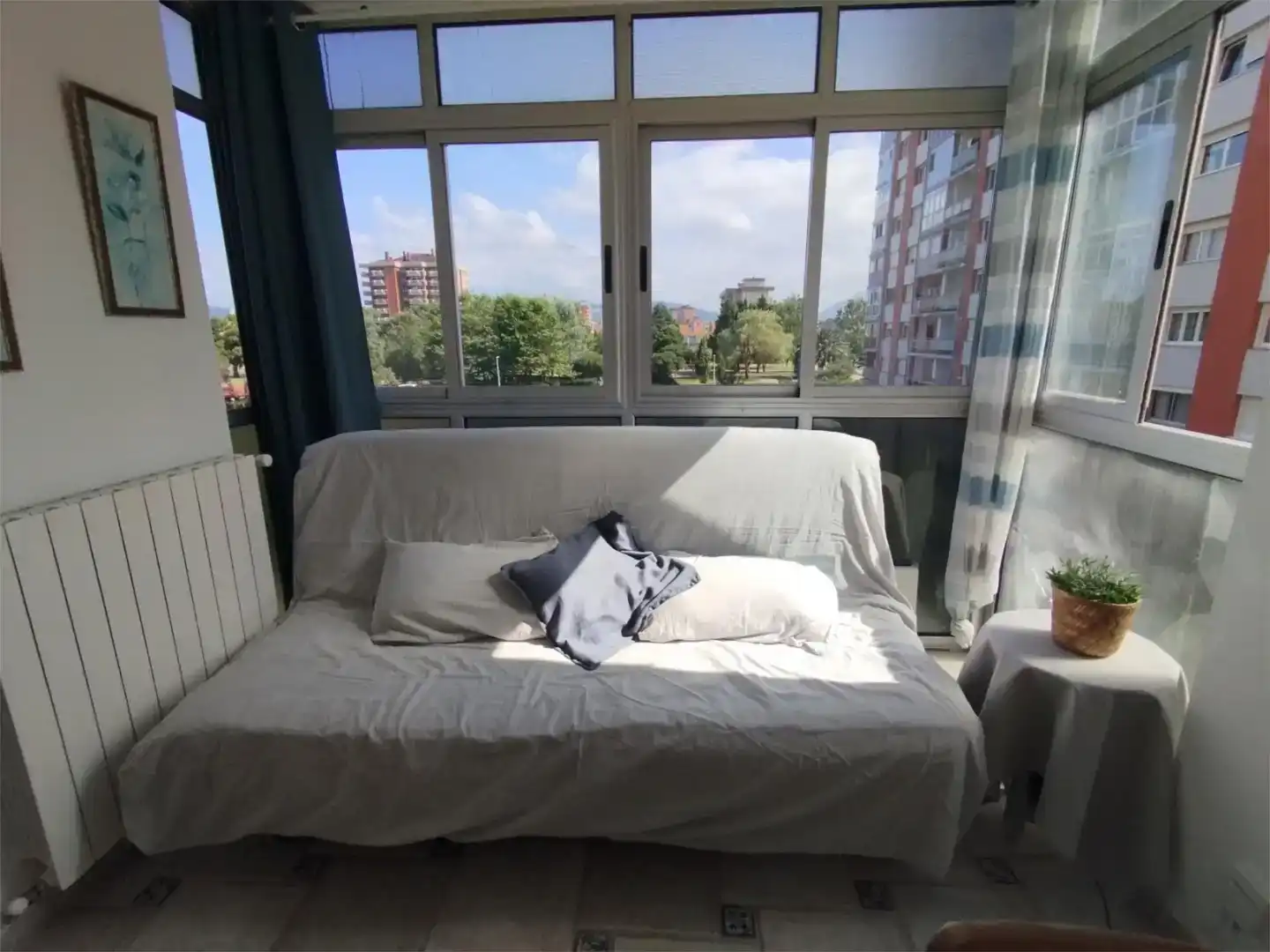 Habitación de Apartamento de alquiler en Laredo con Amueblado, Lavadora y Microondas