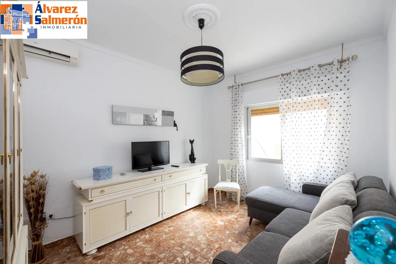 Living room of Houses for sale in Armilla  with Air Conditioner, Storage room and Balcony